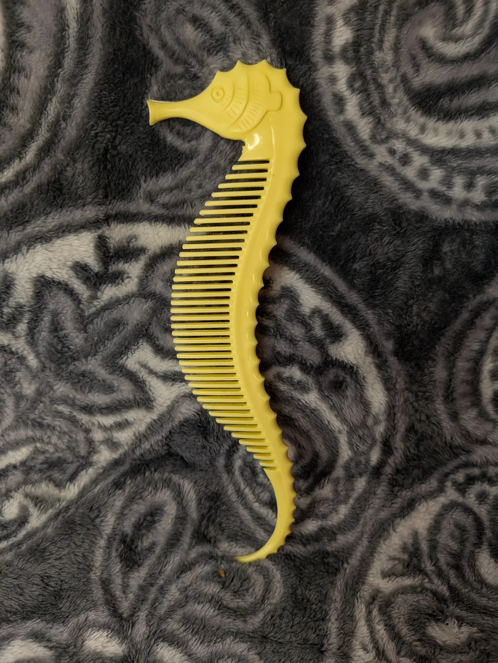 Yellow Seahorse-Shaped Hair Comb